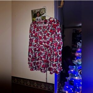 NWOT TORRID 2 FLORAL WRAP BLOUSE